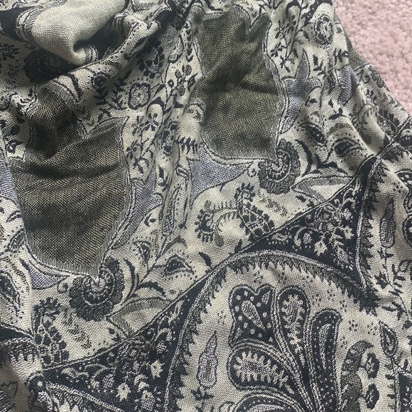 Scarf - Picture 3 of 4